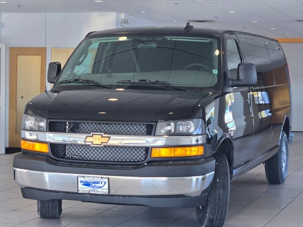2025 CHEVROLET EXPRESS - Image 3