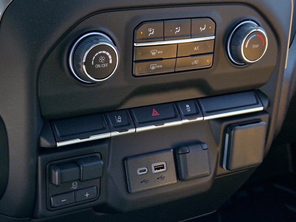 2024 CHEVROLET SILVERADO HD - Image 29