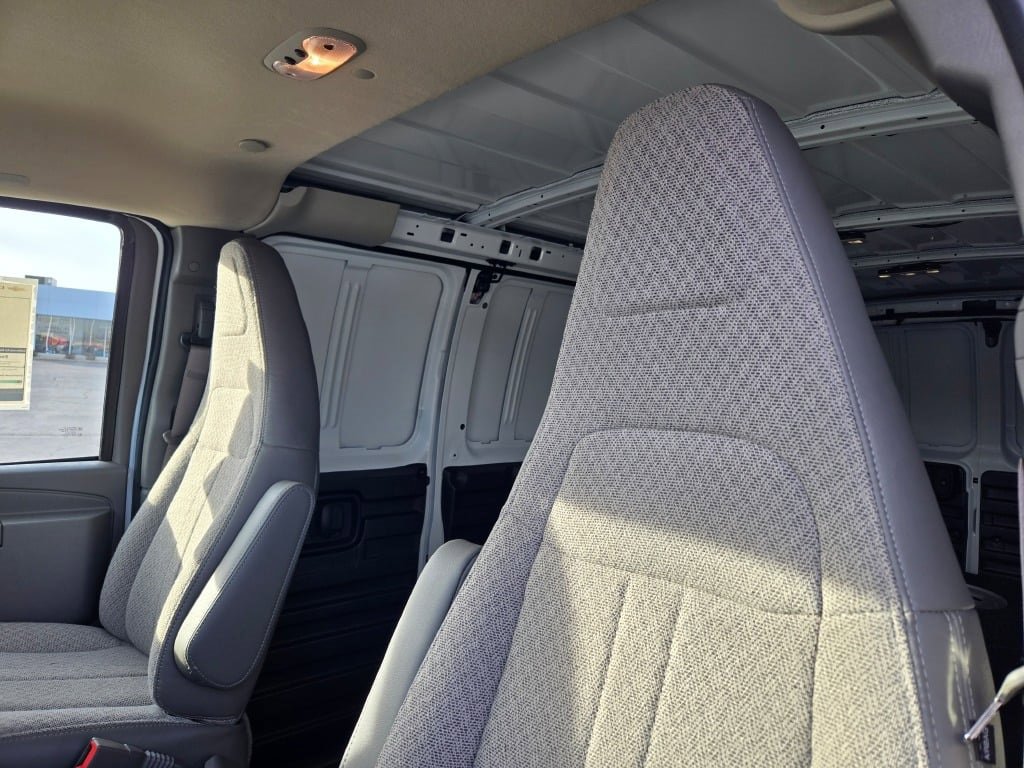 2025 CHEVROLET EXPRESS - Image 15