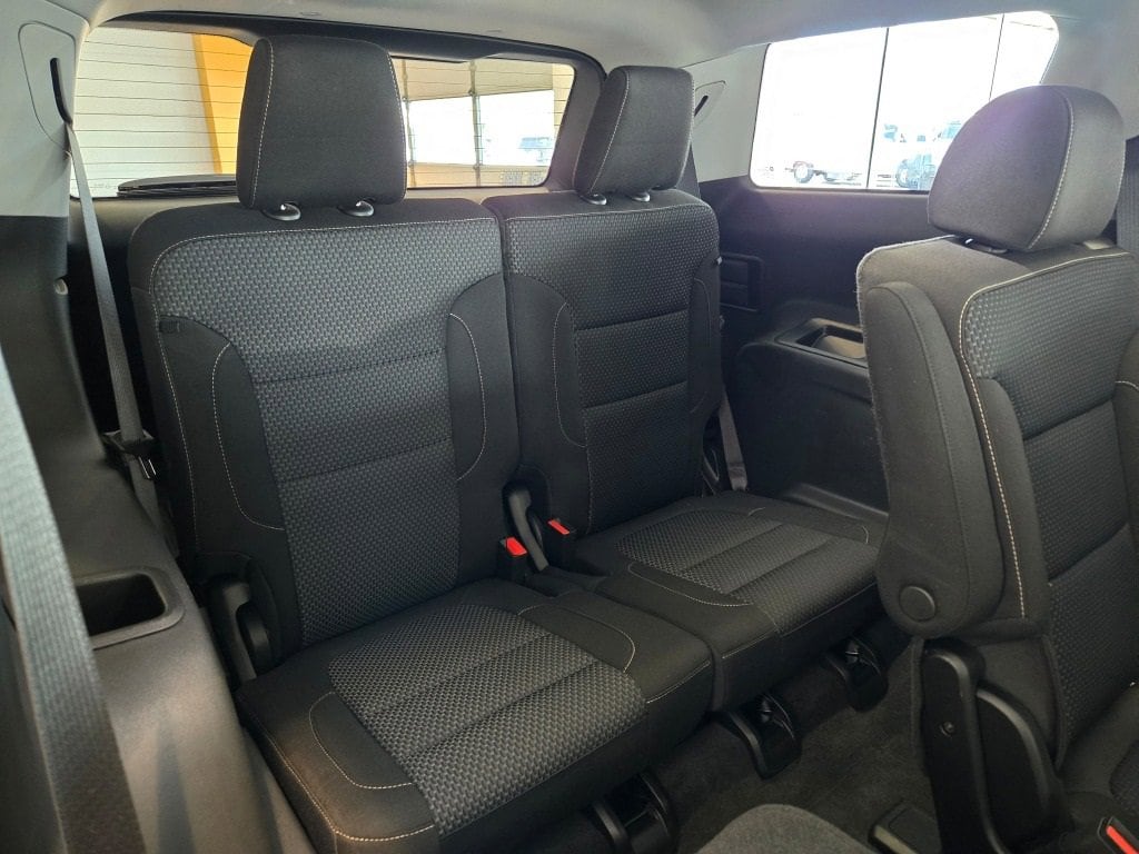 2023 GMC ACADIA - Image 10