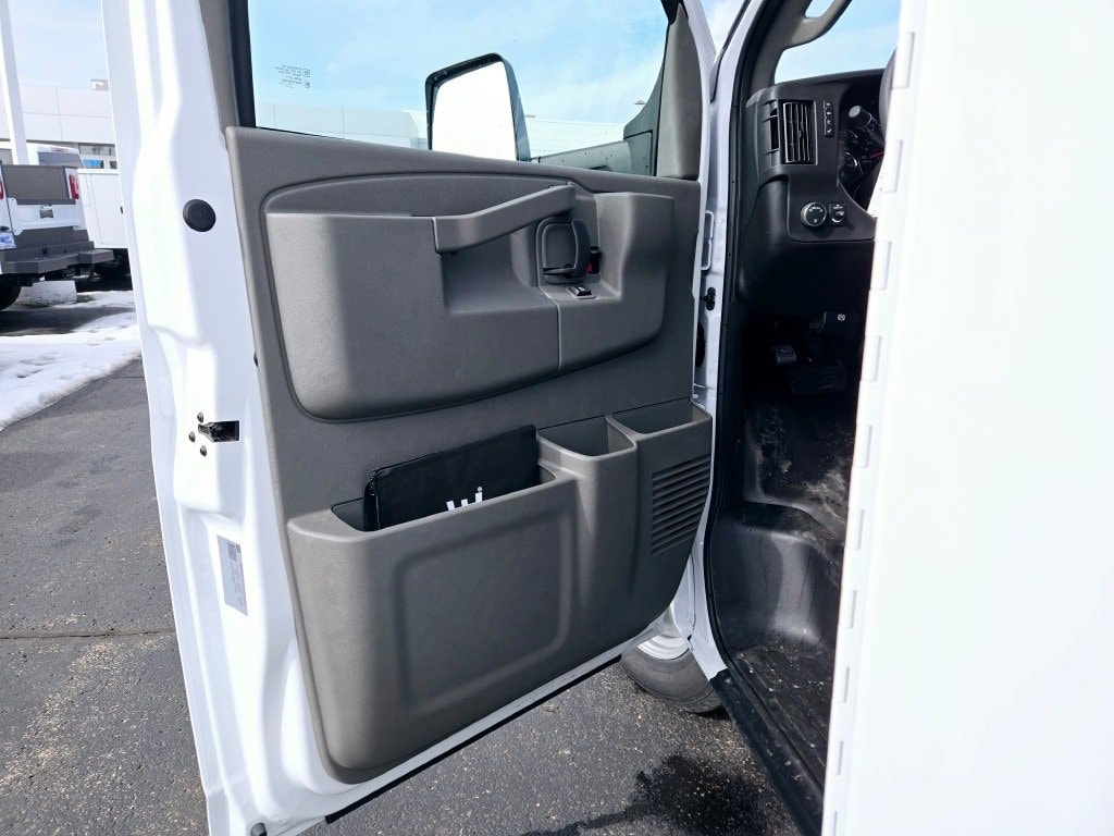 2024 CHEVROLET EXPRESS - Image 15