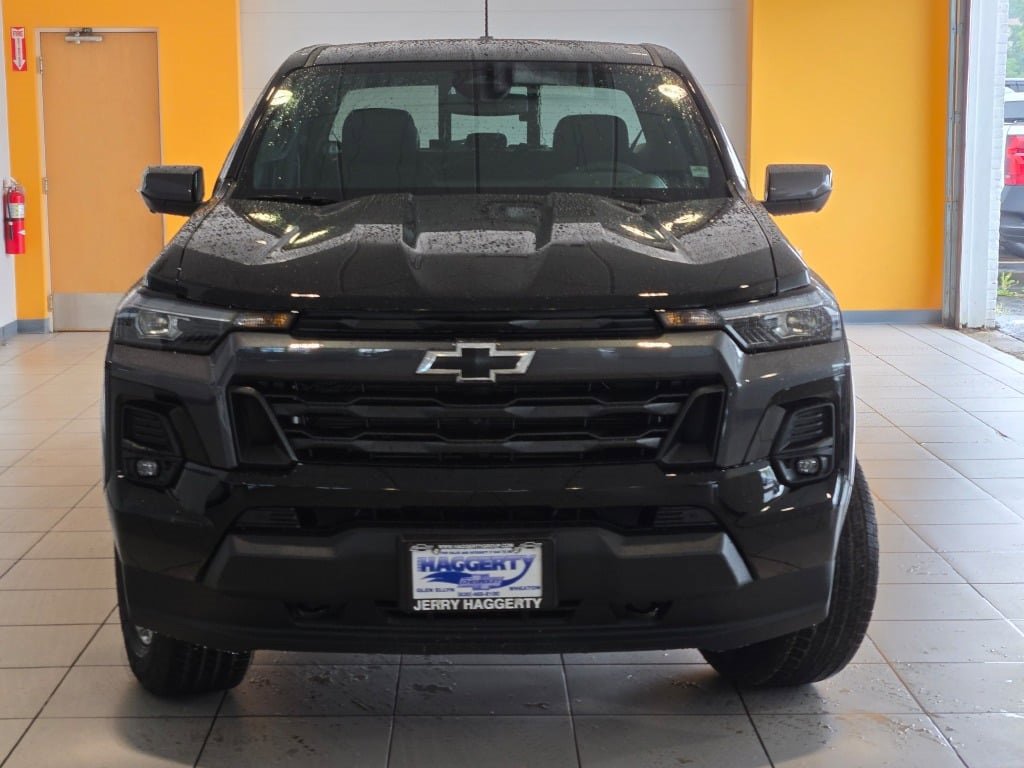 2025 Chevrolet Colorado Work Truck LT photo 2