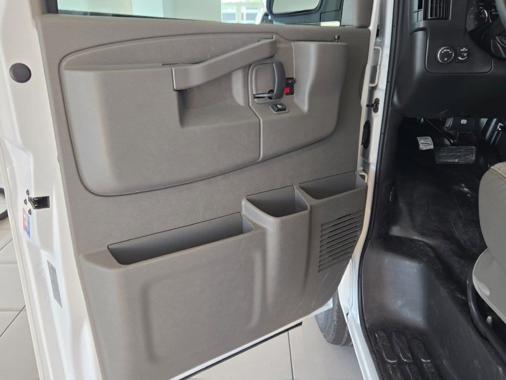 2025 CHEVROLET EXPRESS - Image 13