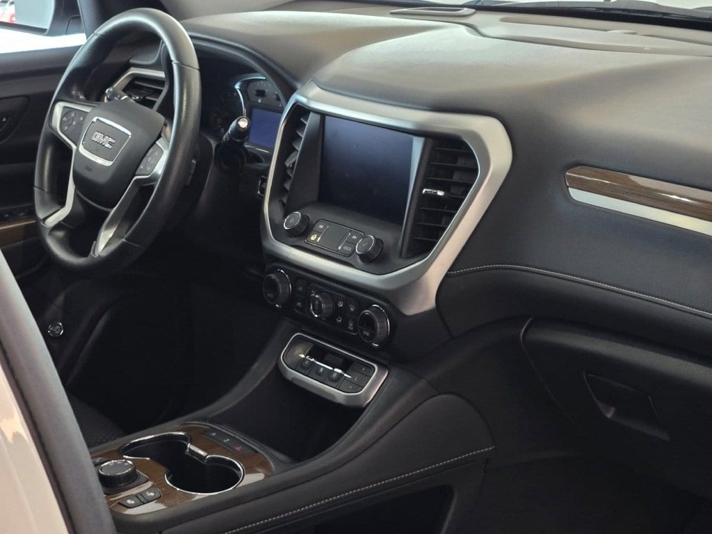 2023 GMC ACADIA - Image 7