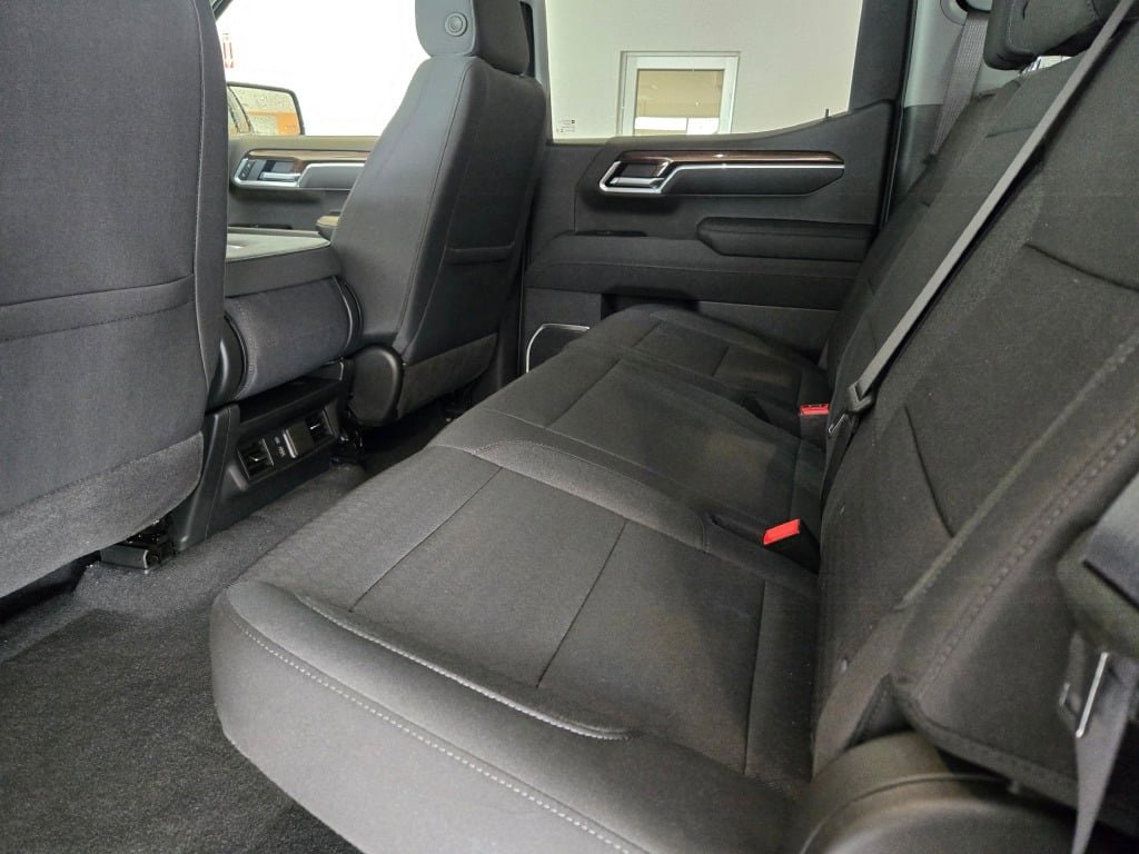 2026 CHEVROLET SILVERADO - Image 13