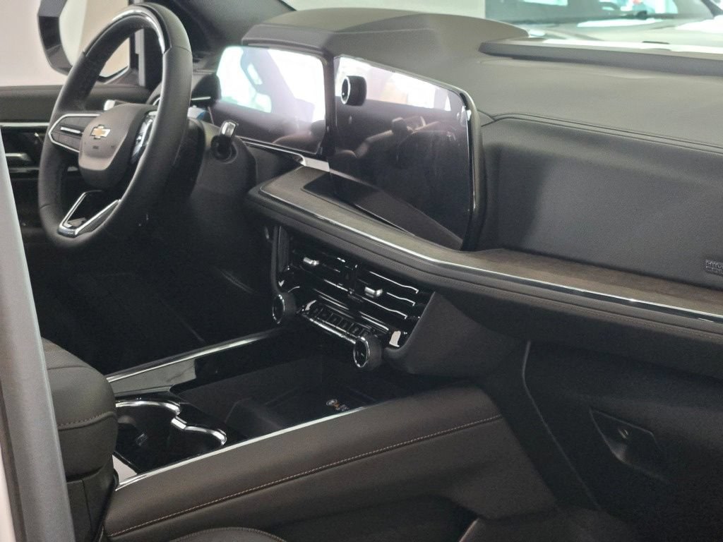 2026 Chevrolet Suburban High Country - Photo 8