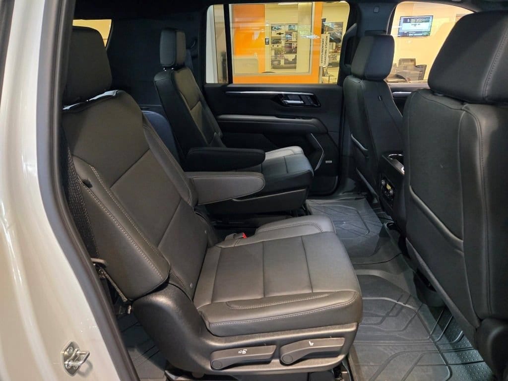 2026 Chevrolet Suburban Z71 - Photo 9