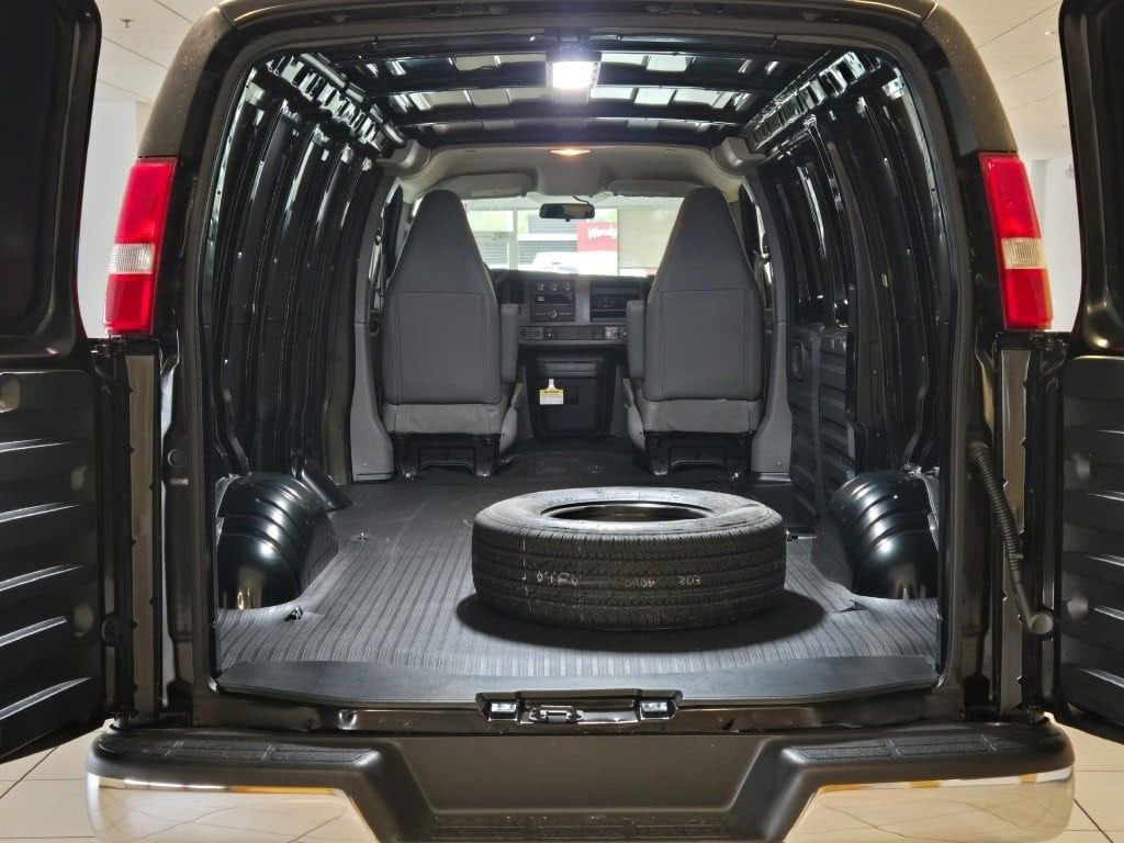 2026 Chevrolet Express Cargo Work Van - Photo 10