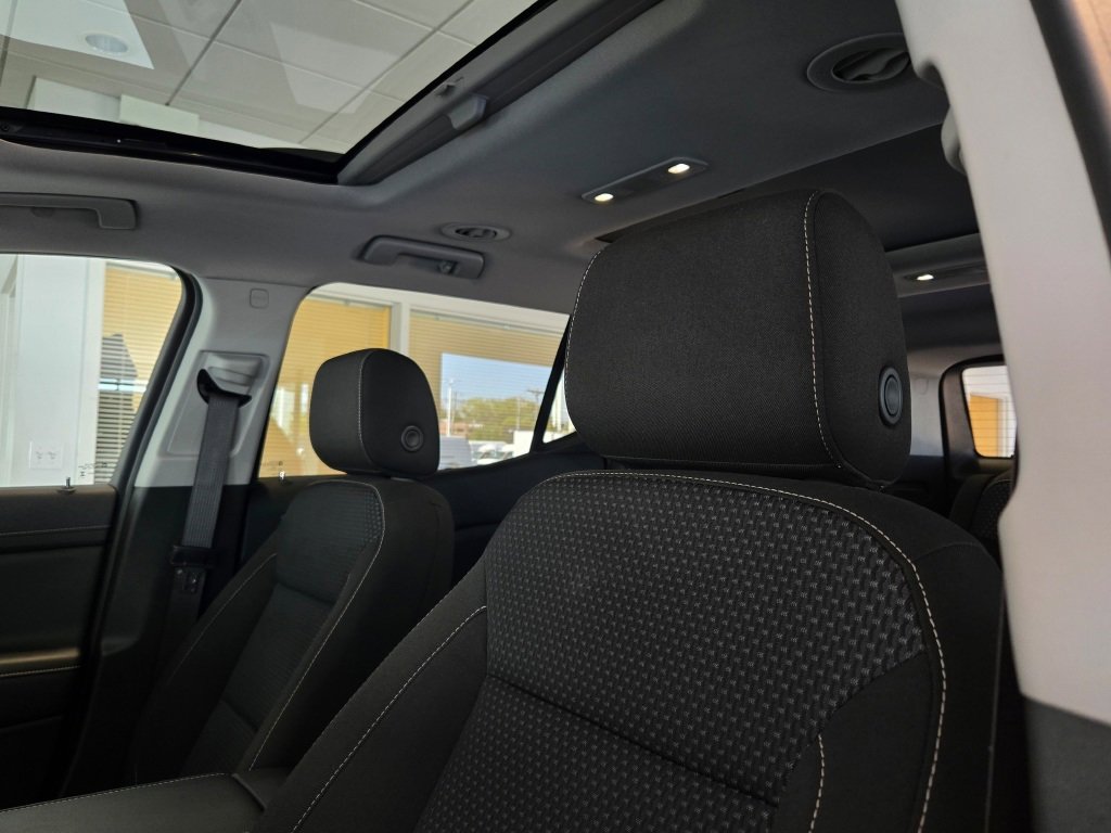 2023 GMC ACADIA - Image 25