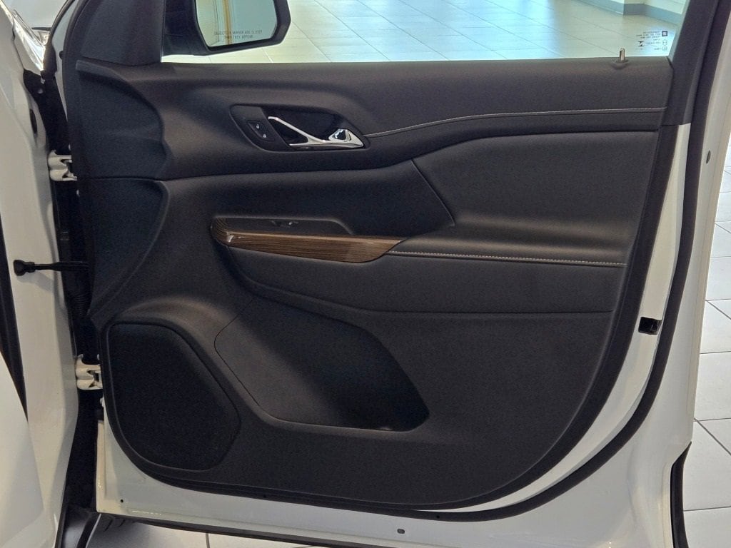 2023 GMC ACADIA - Image 4