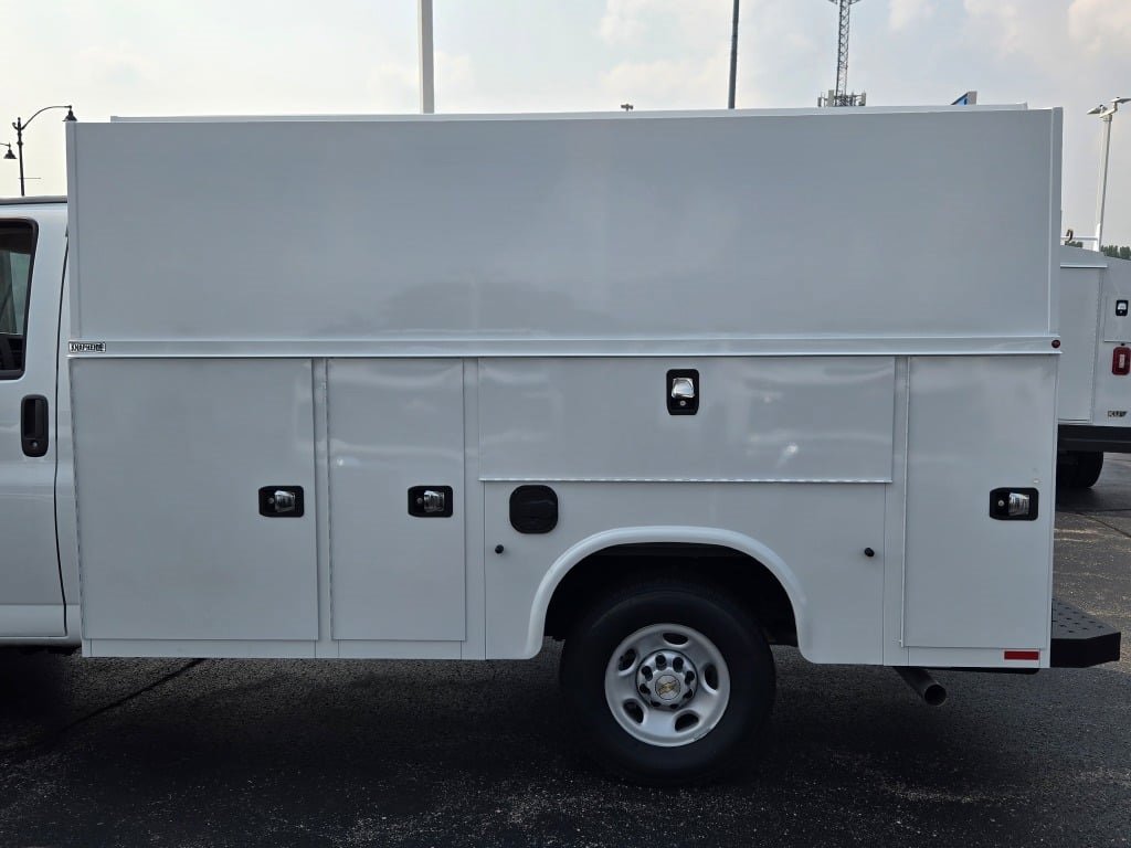 2025 CHEVROLET EXPRESS - Image 13