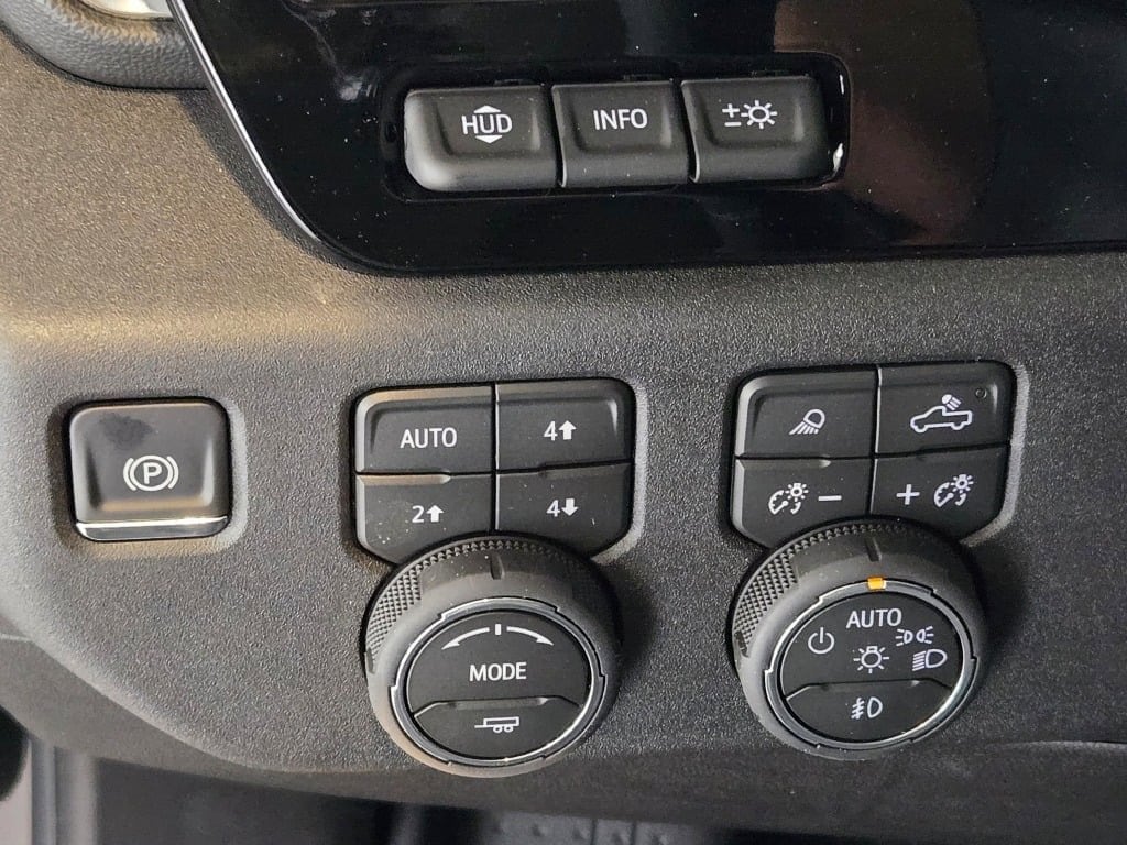 2026 CHEVROLET SILVERADO - Image 32