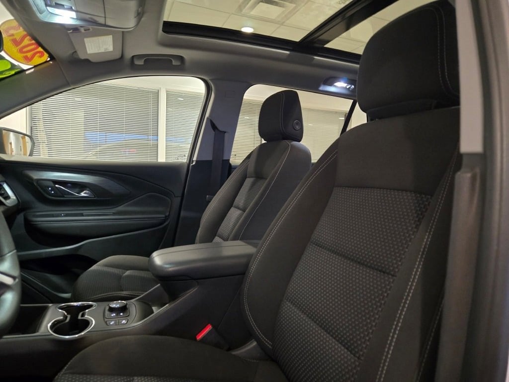 2023 GMC TERRAIN - Image 22