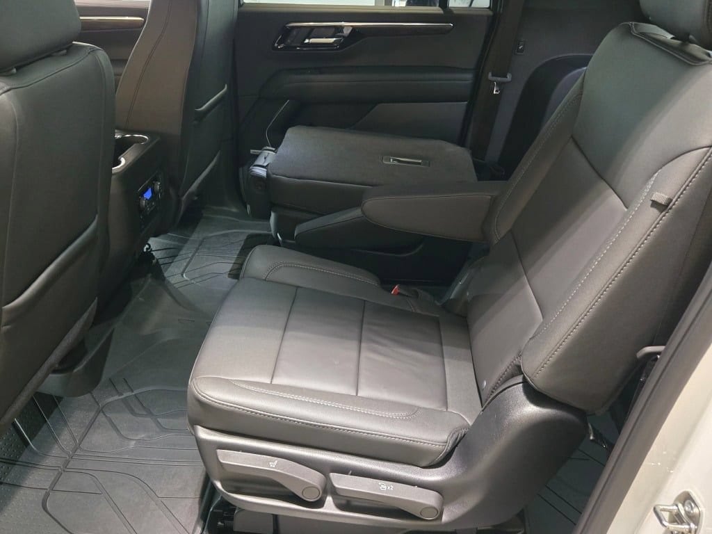 2026 Chevrolet Suburban Z71 - Photo 17