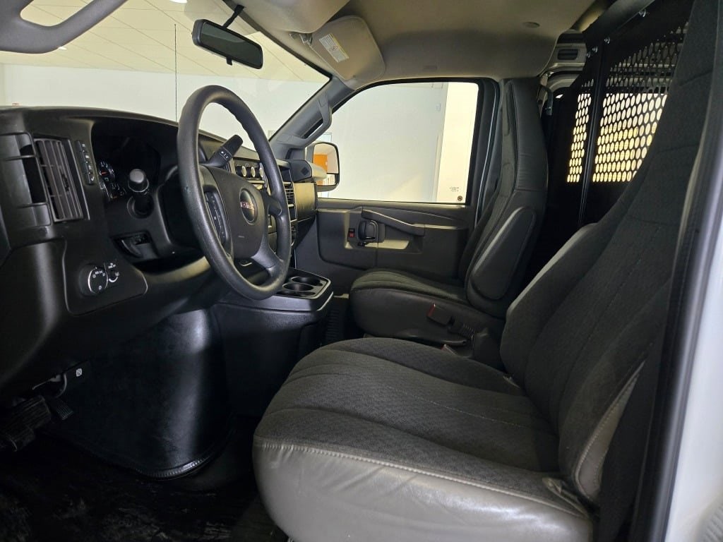2023 GMC SAVANA - Image 14