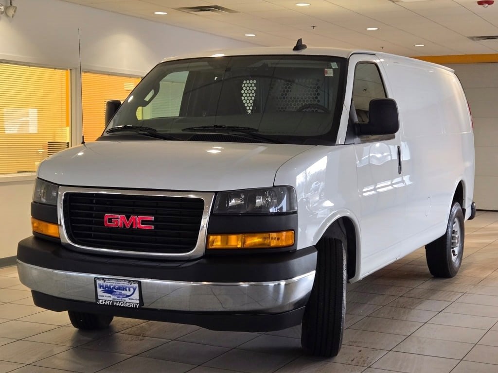 2023 GMC SAVANA - Image 4
