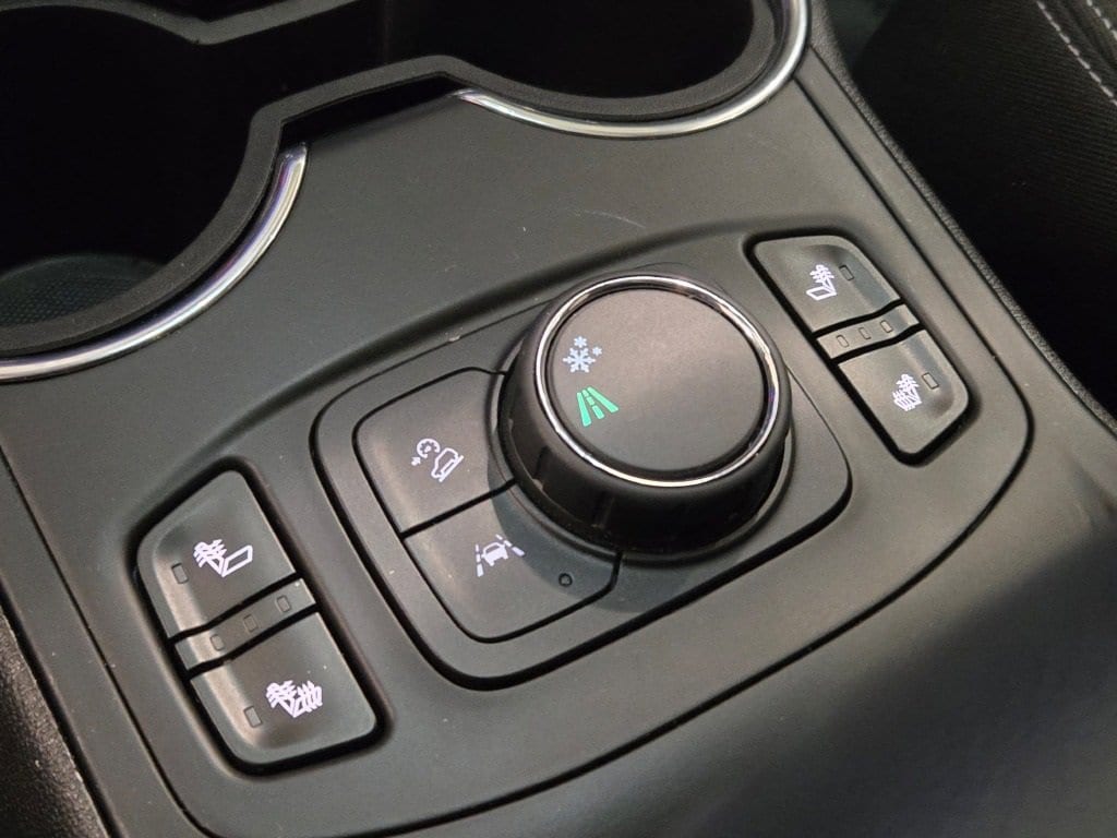 2023 GMC TERRAIN - Image 30