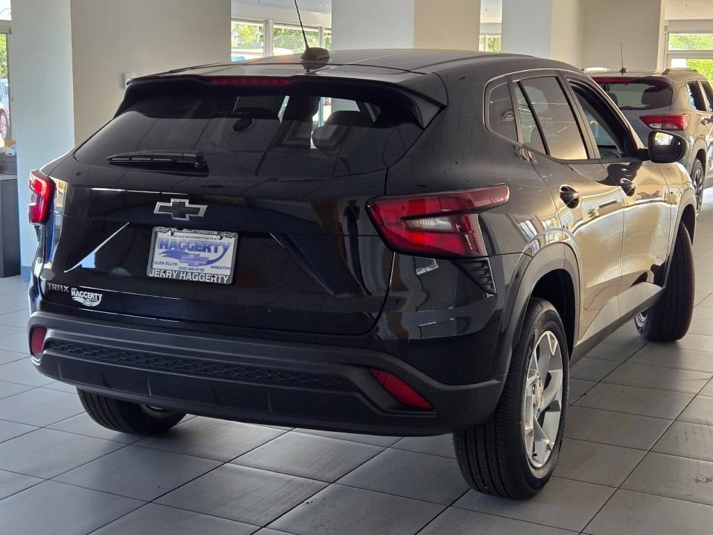 2026 Chevrolet Trax LS - Photo 9