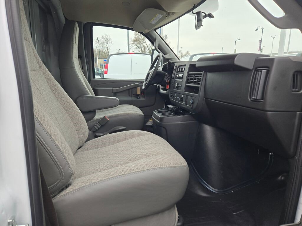 2025 CHEVROLET EXPRESS - Image 5