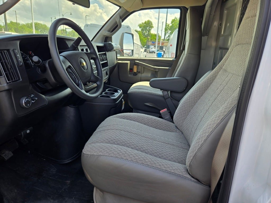 2024 CHEVROLET EXPRESS - Image 18