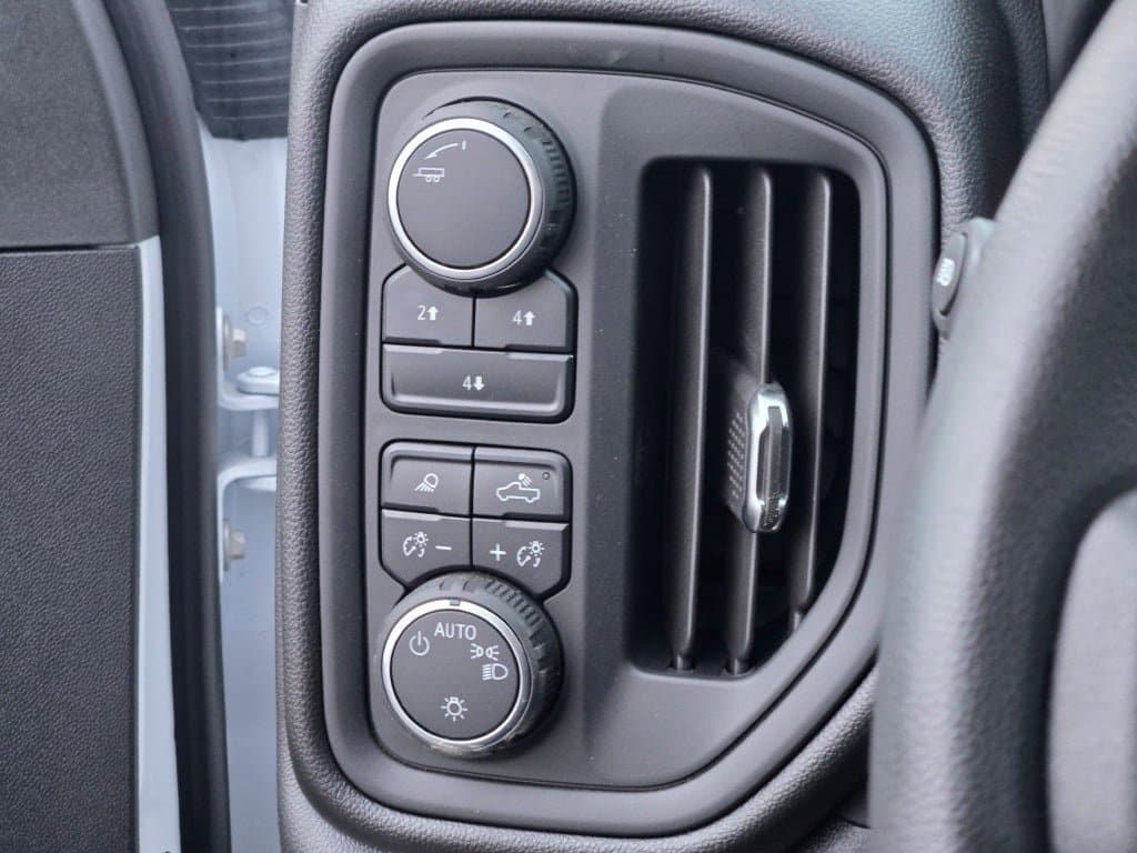 2025 CHEVROLET SILVERADO HD - Image 19