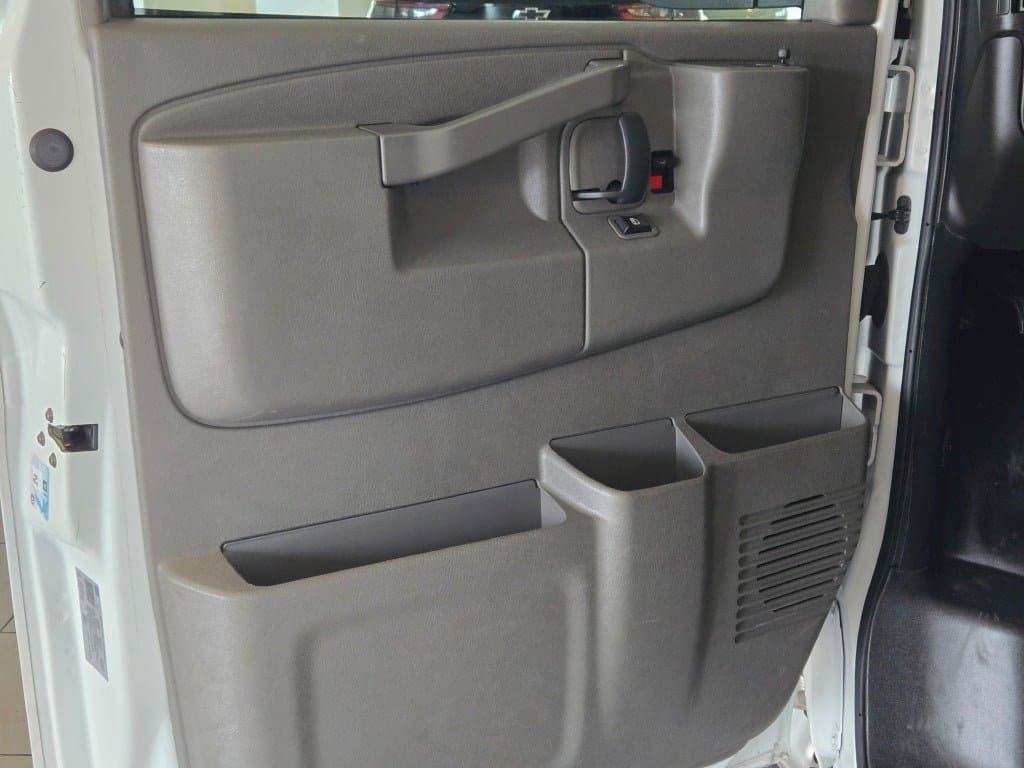 2023 GMC SAVANA - Image 13