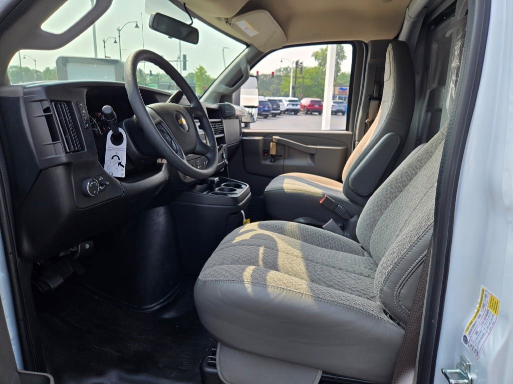 2025 CHEVROLET EXPRESS - Image 16