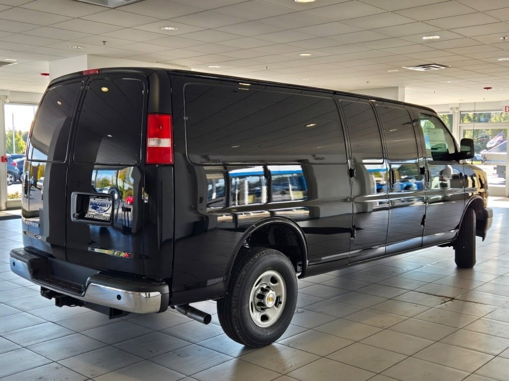 2025 CHEVROLET EXPRESS - Image 9