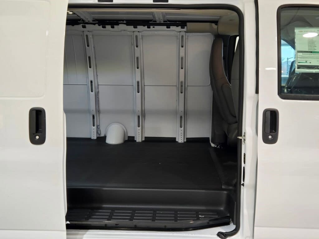 2025 CHEVROLET EXPRESS - Image 7