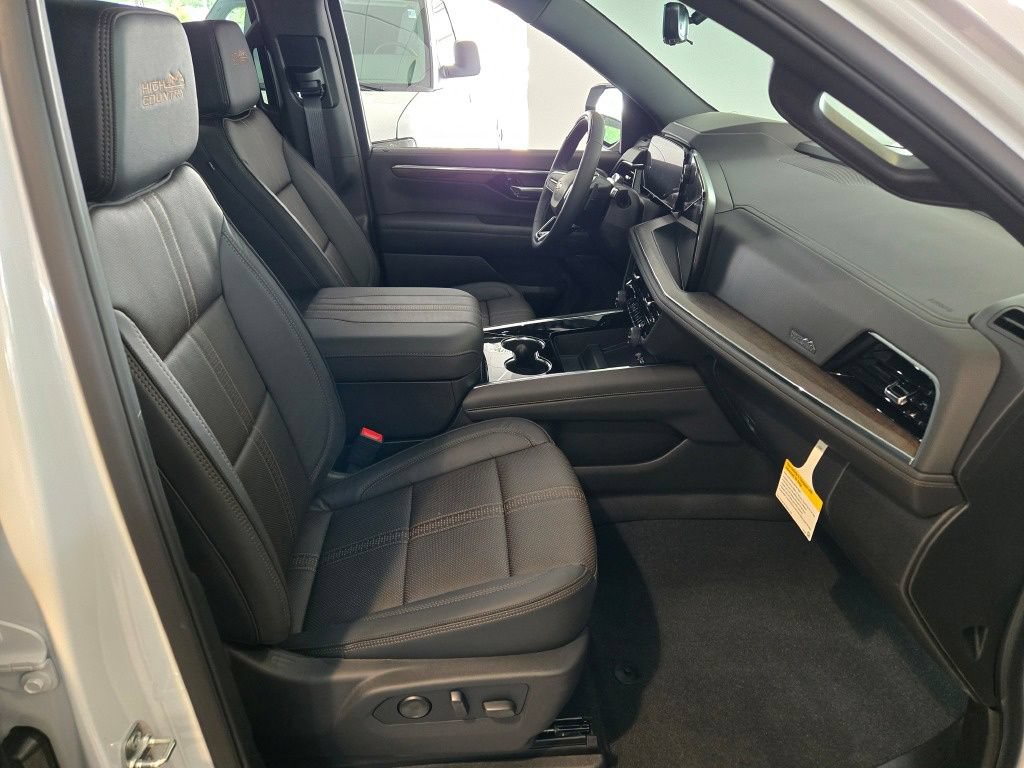 2026 Chevrolet Suburban High Country - Photo 6