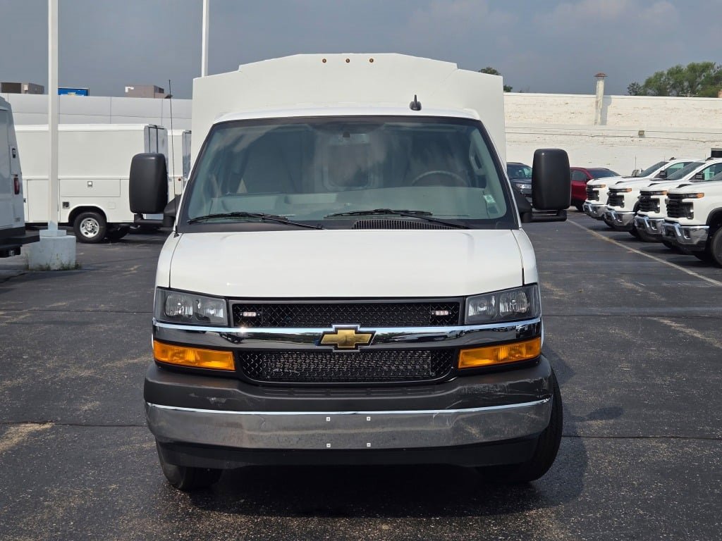2025 CHEVROLET EXPRESS - Image 2
