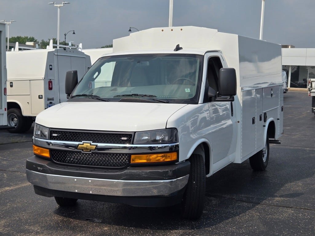 2025 CHEVROLET EXPRESS - Image 3