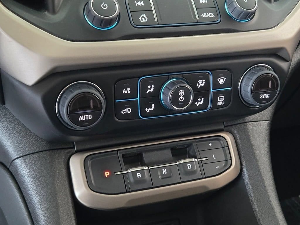 2023 GMC Acadia Denali - Photo 29