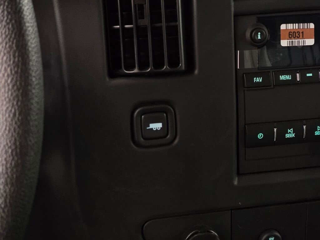 2025 CHEVROLET EXPRESS - Image 19