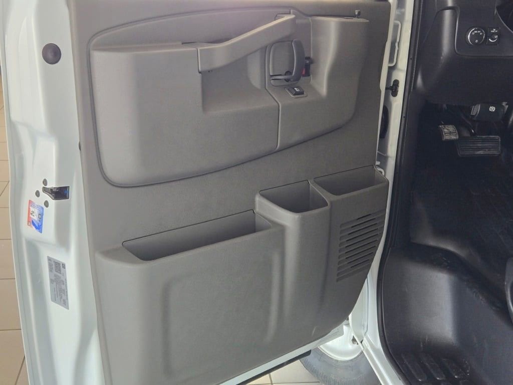 2026 Chevrolet Express Cargo Work Van - Photo 12