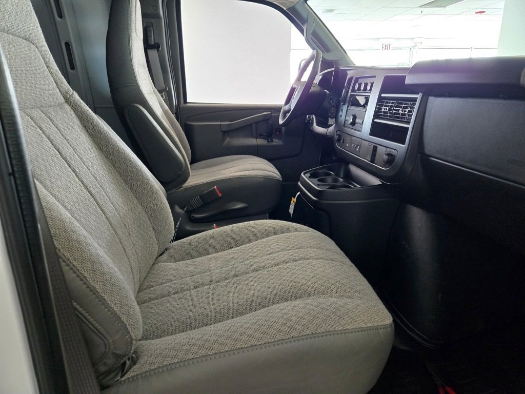 2025 CHEVROLET EXPRESS - Image 5
