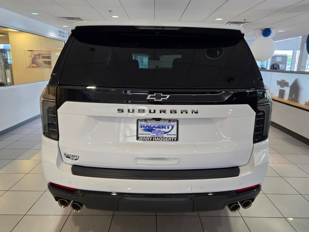 2026 Chevrolet Suburban Z71 - Photo 12