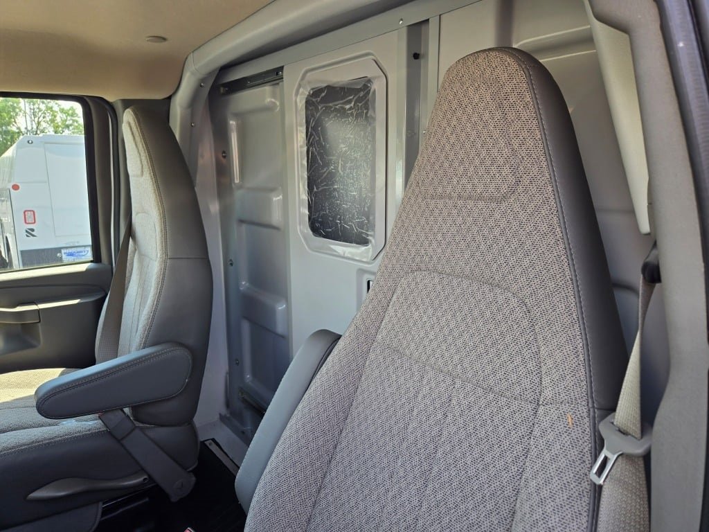 2024 CHEVROLET EXPRESS - Image 19