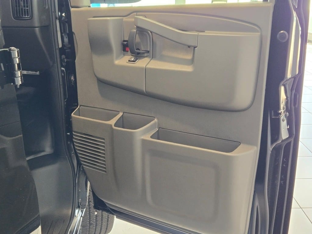 2025 CHEVROLET EXPRESS - Image 4