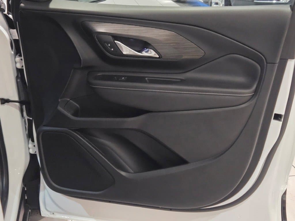 2023 GMC TERRAIN - Image 4