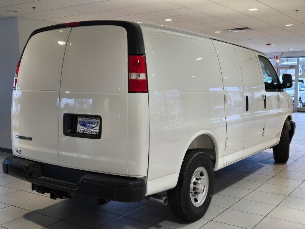2025 Chevrolet Express Cargo Work Van - Photo 8