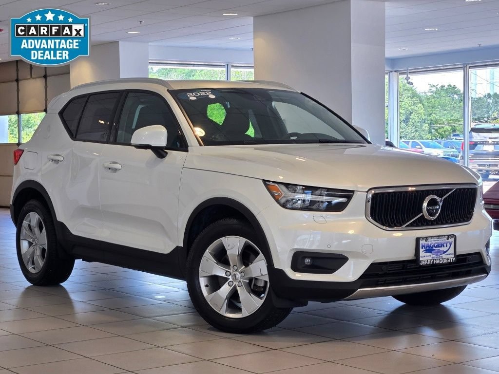 Used 2022 Volvo XC40 Momentum
