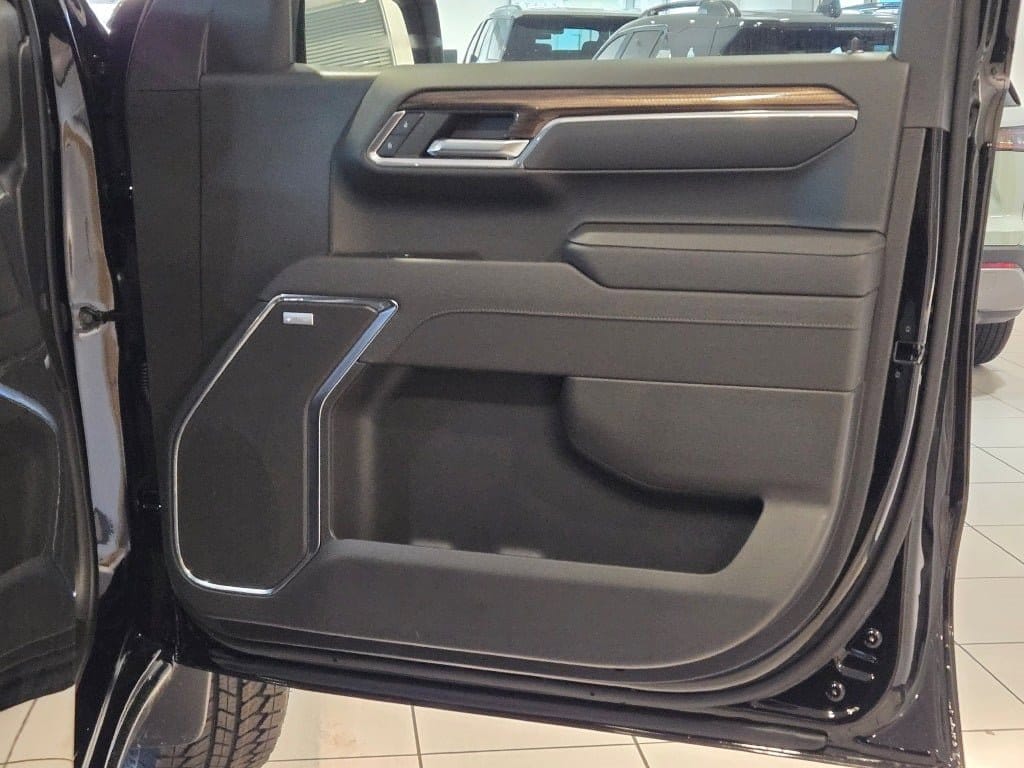 2026 CHEVROLET SILVERADO - Image 4