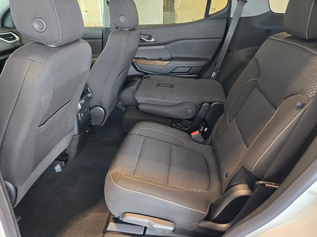 2023 GMC ACADIA - Image 17