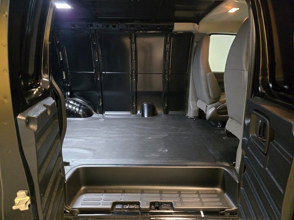 2026 Chevrolet Express Cargo Work Van - Photo 7