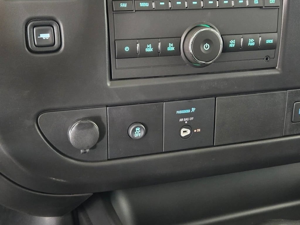 2026 Chevrolet Express Cargo Work Van - Photo 16