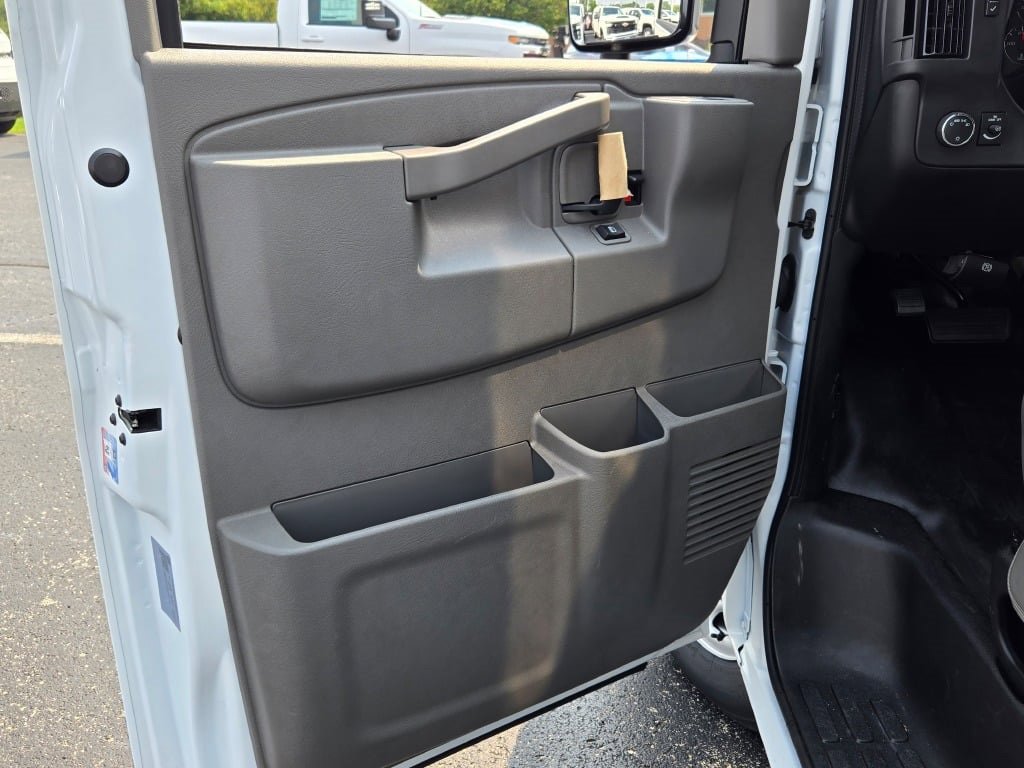 2025 CHEVROLET EXPRESS - Image 15