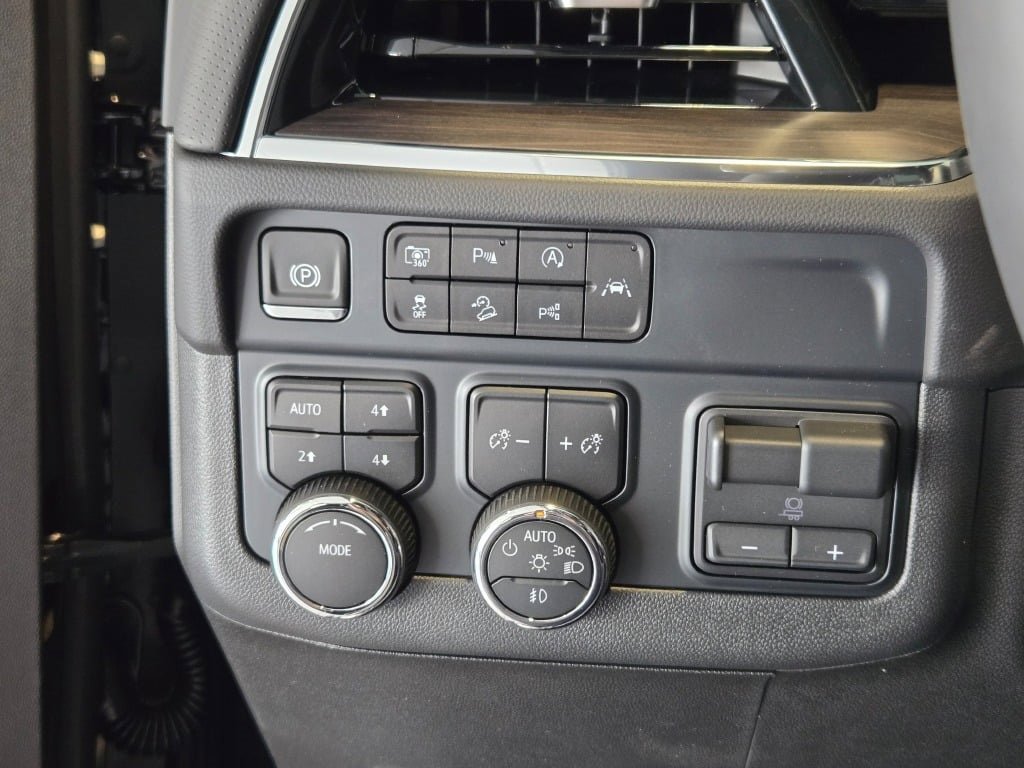 2025 CHEVROLET SUBURBAN - Image 30