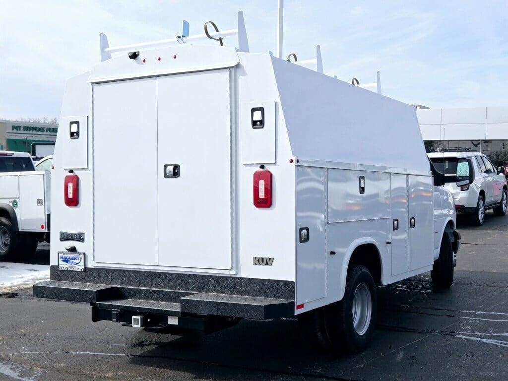 2024 CHEVROLET EXPRESS - Image 9