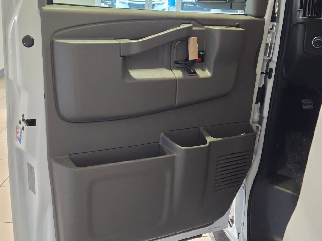 2025 CHEVROLET EXPRESS - Image 12